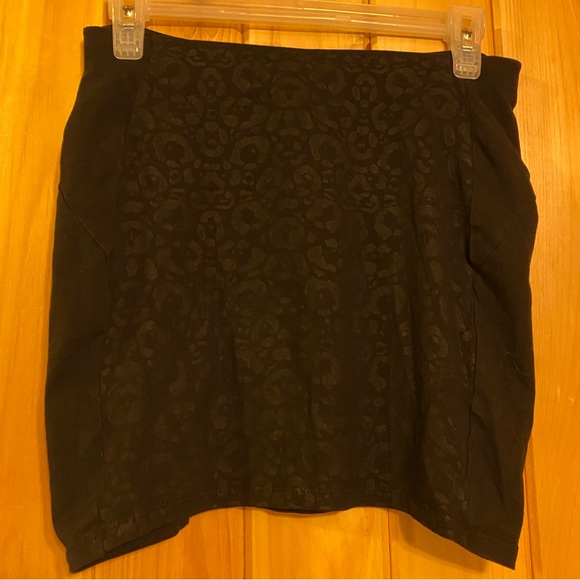 Divided by H&M Women’s Black Leopard Print Mini Skirt - Picture 7 of 8